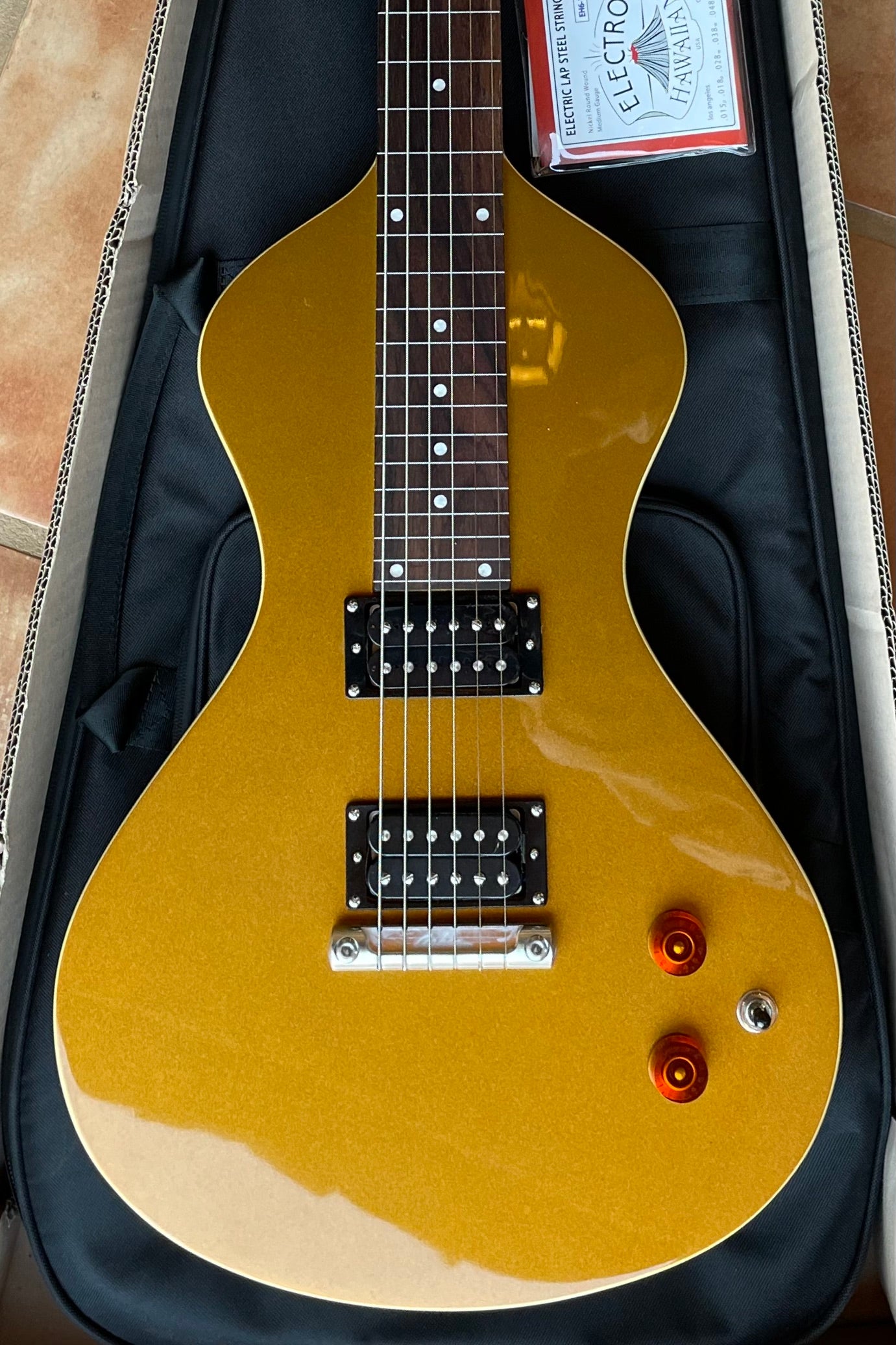 SPECIAL PACKAGE: 2025 Electro Hawaiian® Junior Lap Steel Gold Top With Amber Knobs, CS3 Slide Bar and Strings!
