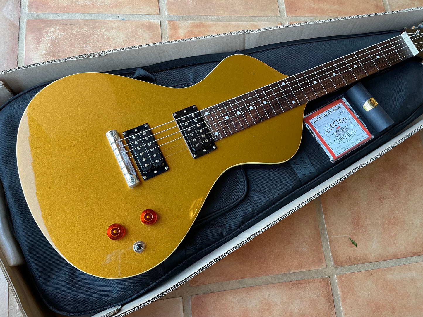 SPECIAL PACKAGE: 2025 Electro Hawaiian® Junior Lap Steel Gold Top With Amber Knobs, CS3 Slide Bar and Strings!