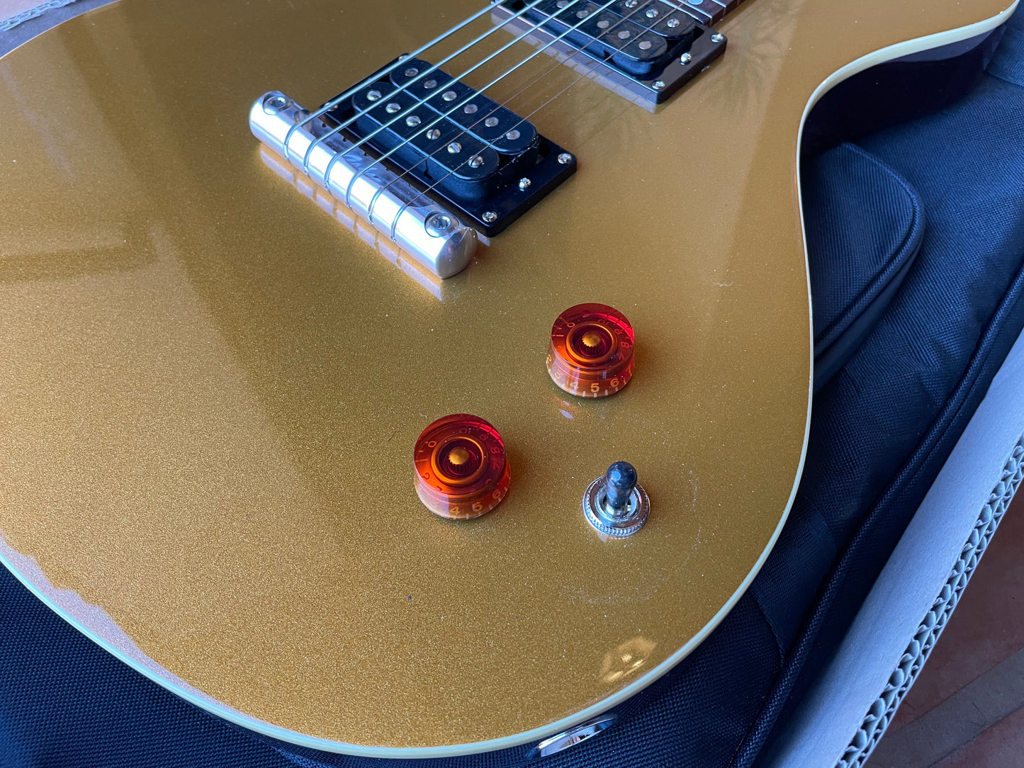 SPECIAL PACKAGE: 2025 Electro Hawaiian® Junior Lap Steel Gold Top With Amber Knobs, CS3 Slide Bar and Strings!