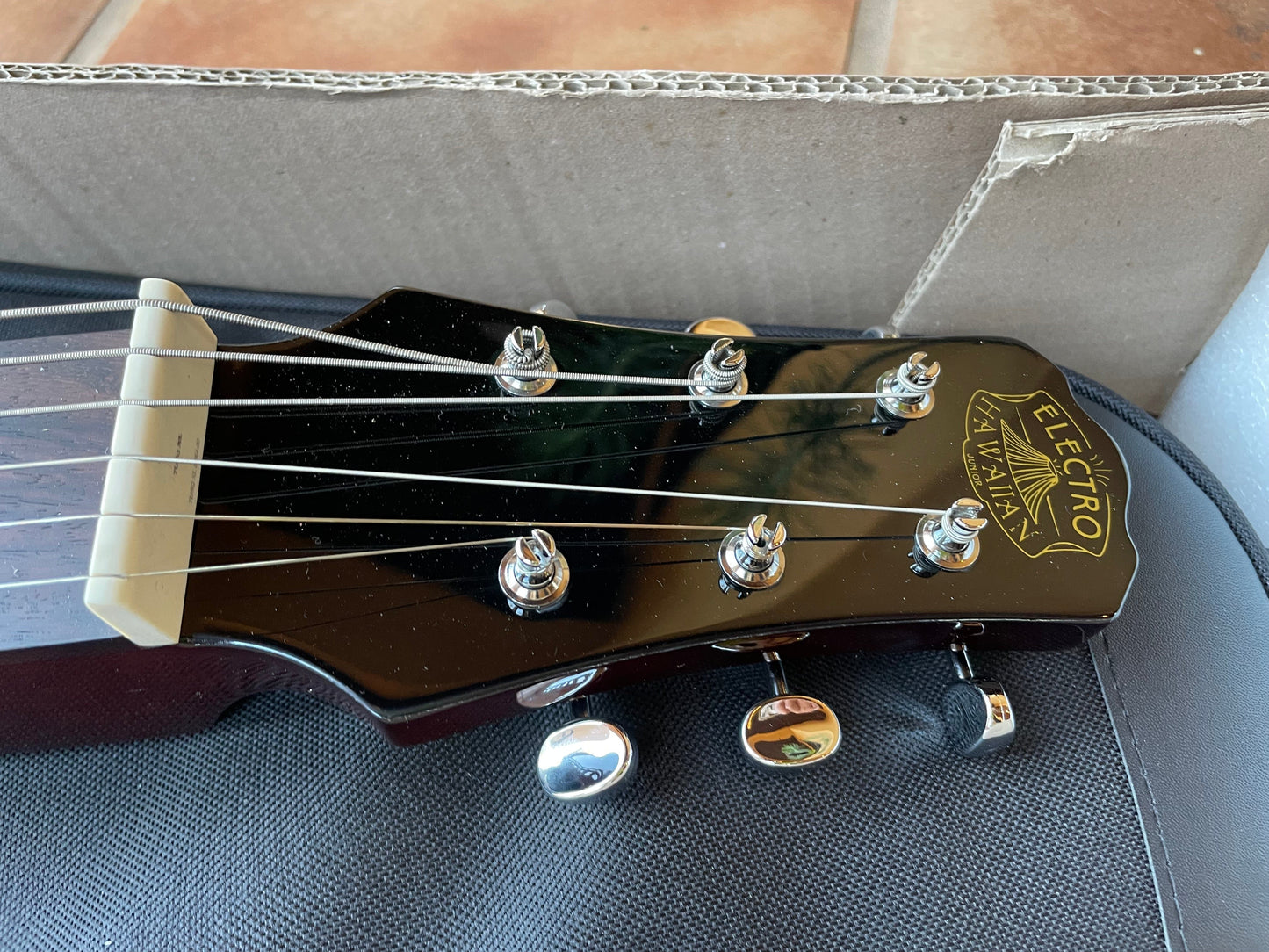 SPECIAL PACKAGE: 2025 Electro Hawaiian® Junior Lap Steel Gold Top With Amber Knobs, CS3 Slide Bar and Strings!
