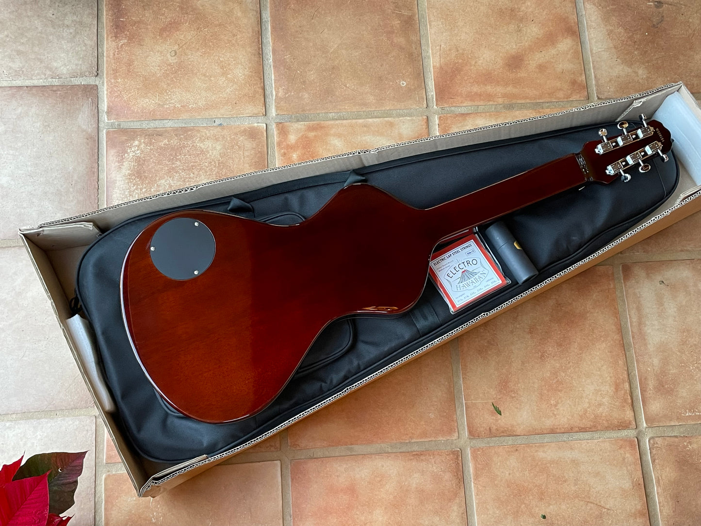SPECIAL PACKAGE: 2025 Electro Hawaiian® Junior Lap Steel Gold Top With Amber Knobs, CS3 Slide Bar and Strings!